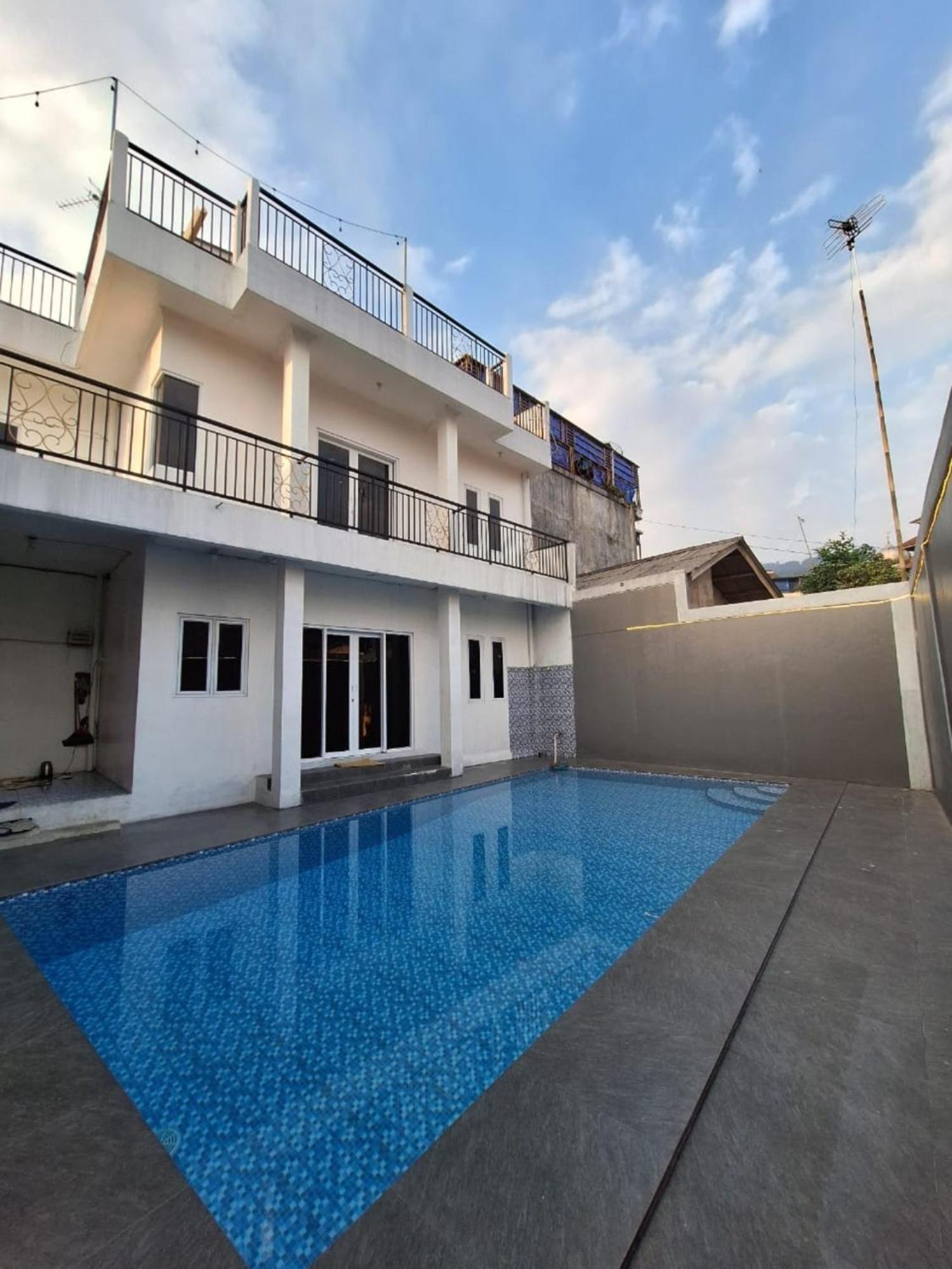 Villa Putih Cisarua Exterior photo